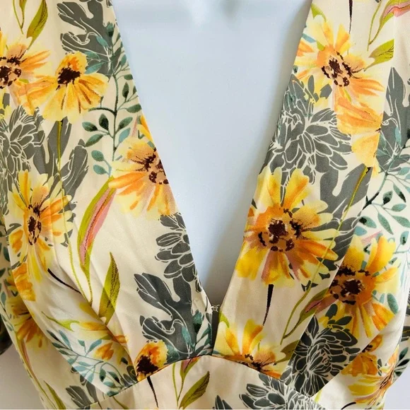 Astr Green and Blue Flutter Sleeve Crop Blouse - Picture 3 of 8